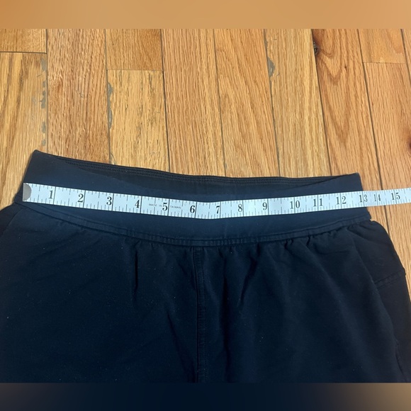 Lululemon Women’s size 4 black joggers - Picture 6 of 7